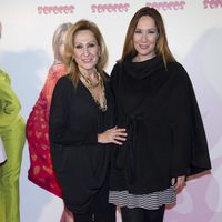 Rosa Benito y Chayo Mohedano en el estreno de la obra de teatro 'Sofocos'