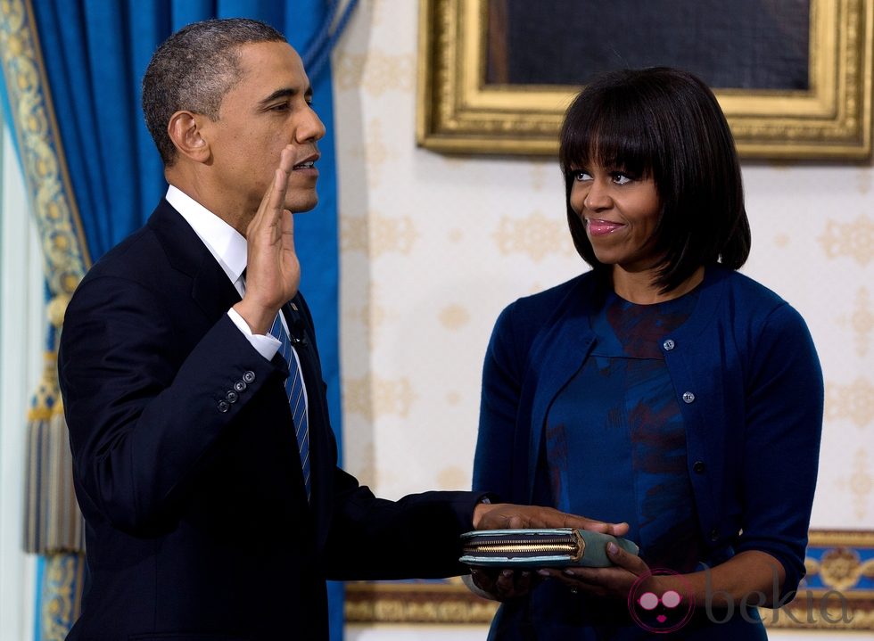 Barack Obama jura su segundo mandato ante Michelle Obama