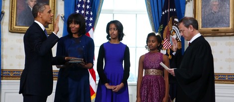 Barack Obama jura su segundo mandato ante Michelle Obama y sus hijas