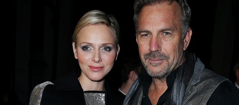 Charlene de Mónaco y Kevin Costner en la Semana de la Moda de París otoño/invierno 2013/2014