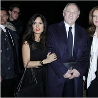 Salma Hayek, François-Henri Pinault y Valérie Trierweiler en la Semana de la Moda de París otoño/invierno 2013/2014