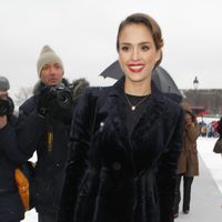 Jessica Alba en la Semana de la Moda de París otoño/invierno 2013/2014