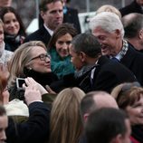 Barack Obama saluda a Bill y Hillary Clinton en la toma de posesión de su segundo mandato