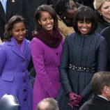 Michelle Obama y sus hijas Sasha y Malia en la toma de posesión de Barack Obama