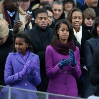 Barack Obama con su mujer y sus hijas en su toma de posesión