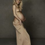 Shakira muestra su barriga de embarazada