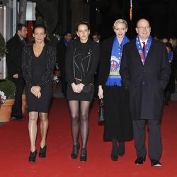 Estefanía de Mónaco, Pauline Ducruet y los Príncipes Alberto y Charlene en la clausura del Festival de Circo de Monte-Carlo 2013