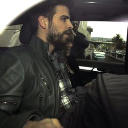 Gerard Piqué y Shakira se van a casa con su hijo Milan