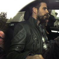 Gerard Piqué y Shakira se van a casa con su hijo Milan