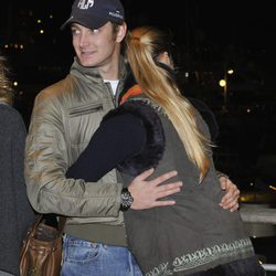 Beatrice Borromeo abraza a Pierre Casiraghi