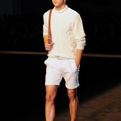 River Viiperi desfilando con la colección primavera/verano 2013 de Mango en la 080 Barcelona Fashion