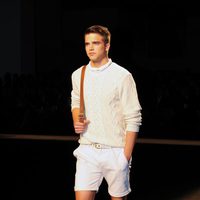 River Viiperi desfilando con la colección primavera/verano 2013 de Mango en la 080 Barcelona Fashion