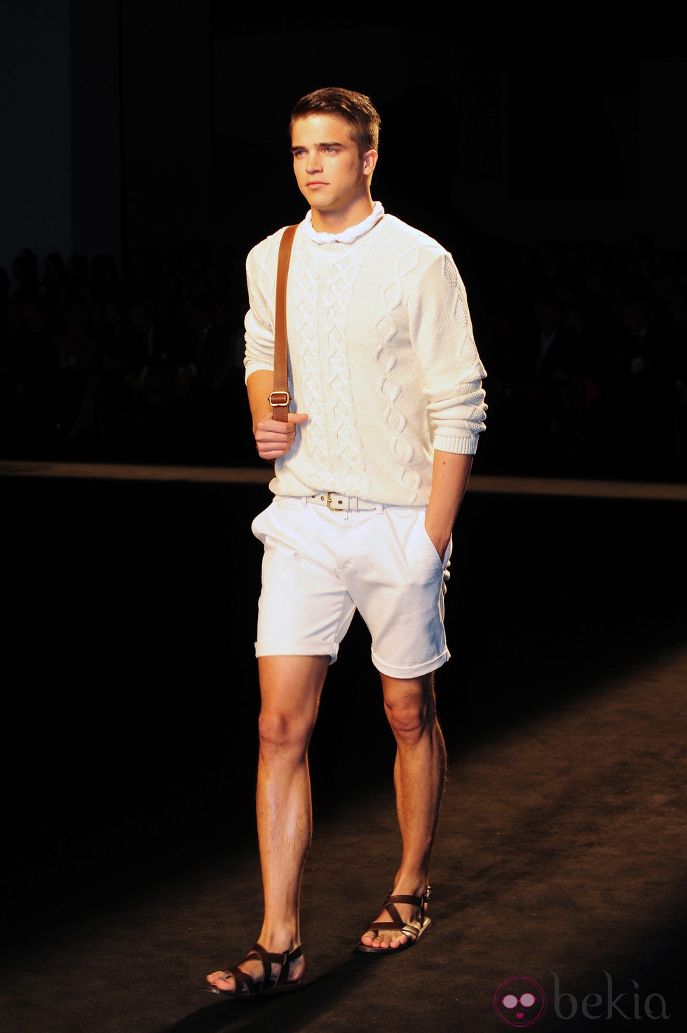 River Viiperi desfilando con la colección primavera/verano 2013 de Mango en la 080 Barcelona Fashion