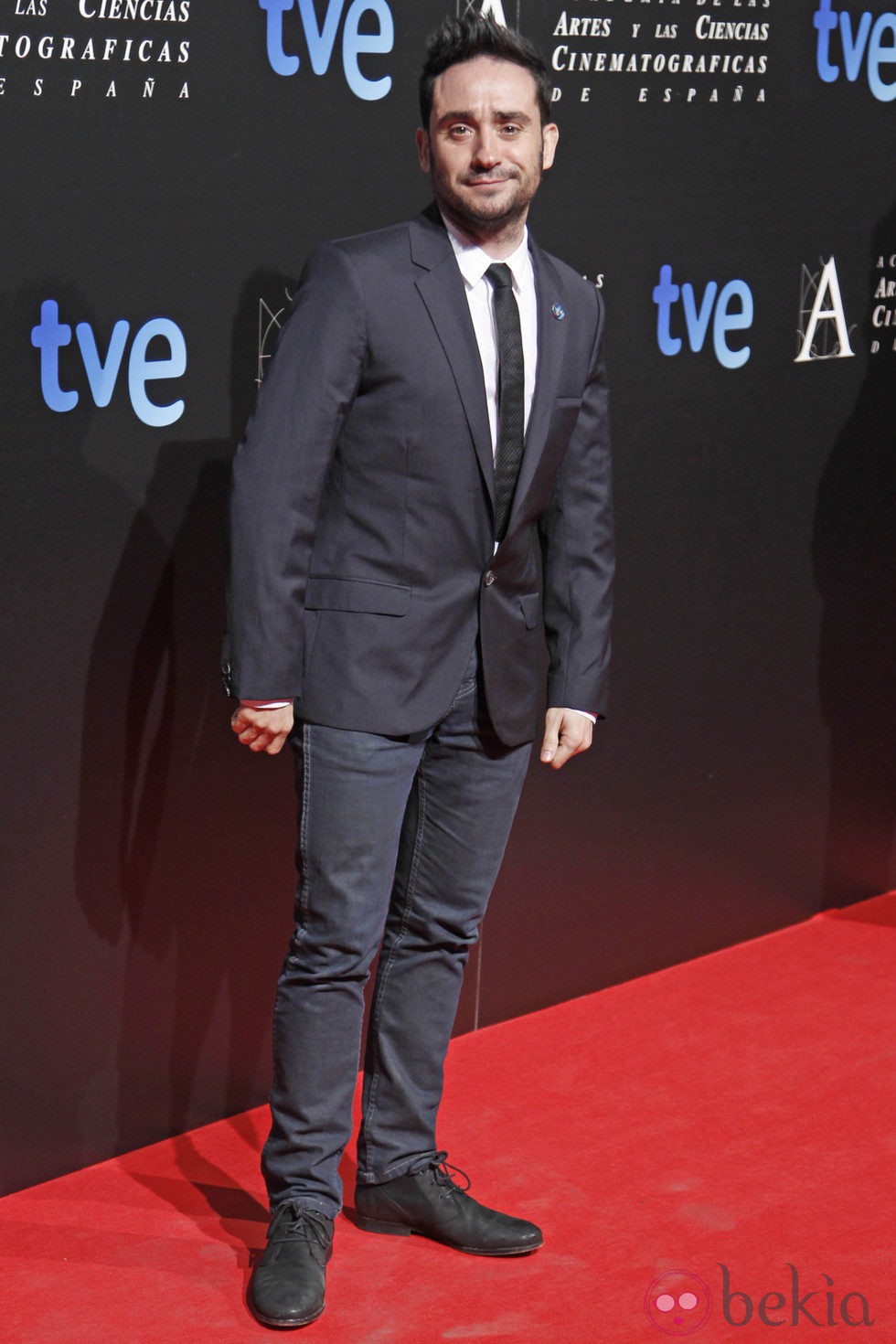 Juan Antonio Bayona en la entrada de la cena de los nominados a los Goya 2013