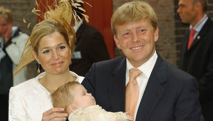 Guillermo y Máxima de Holanda en el bautizo de la Princesa Amalia en 2004