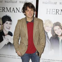 Javier Veiga en el estreno de la obra de teatro 'Hermanas'