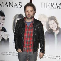 Daniel Guzmán en el estreno de la obra de teatro 'Hermanas'