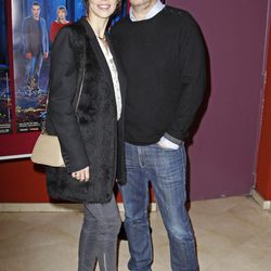 Maribel Verdú y Pedro Larrañaga en el estreno de la obra de teatro 'Hermanas'