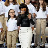 Jennifer Hudson durante su actuación en la Super Bowl 2013