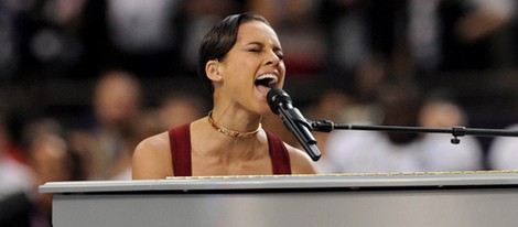 Alicia Keys durante su actuación en la Super Bowl 2013