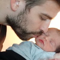 Primera foto de Milan Piqué Mebarak junto a su padre Gerard Piqué