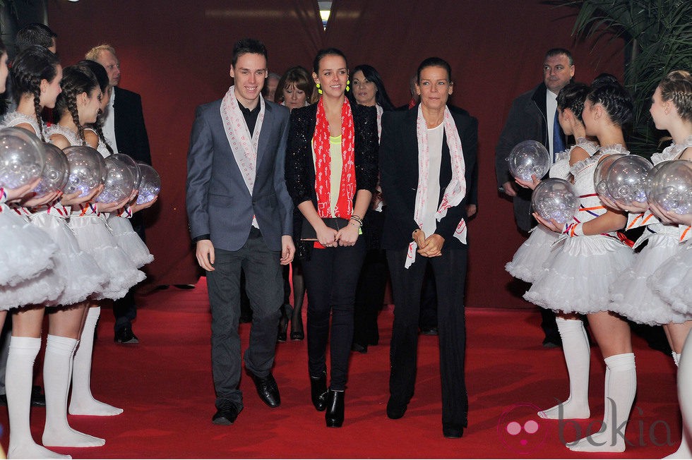 Estefanía de Mónaco con sus hijos Louis y Pauline Ducruet en el circo