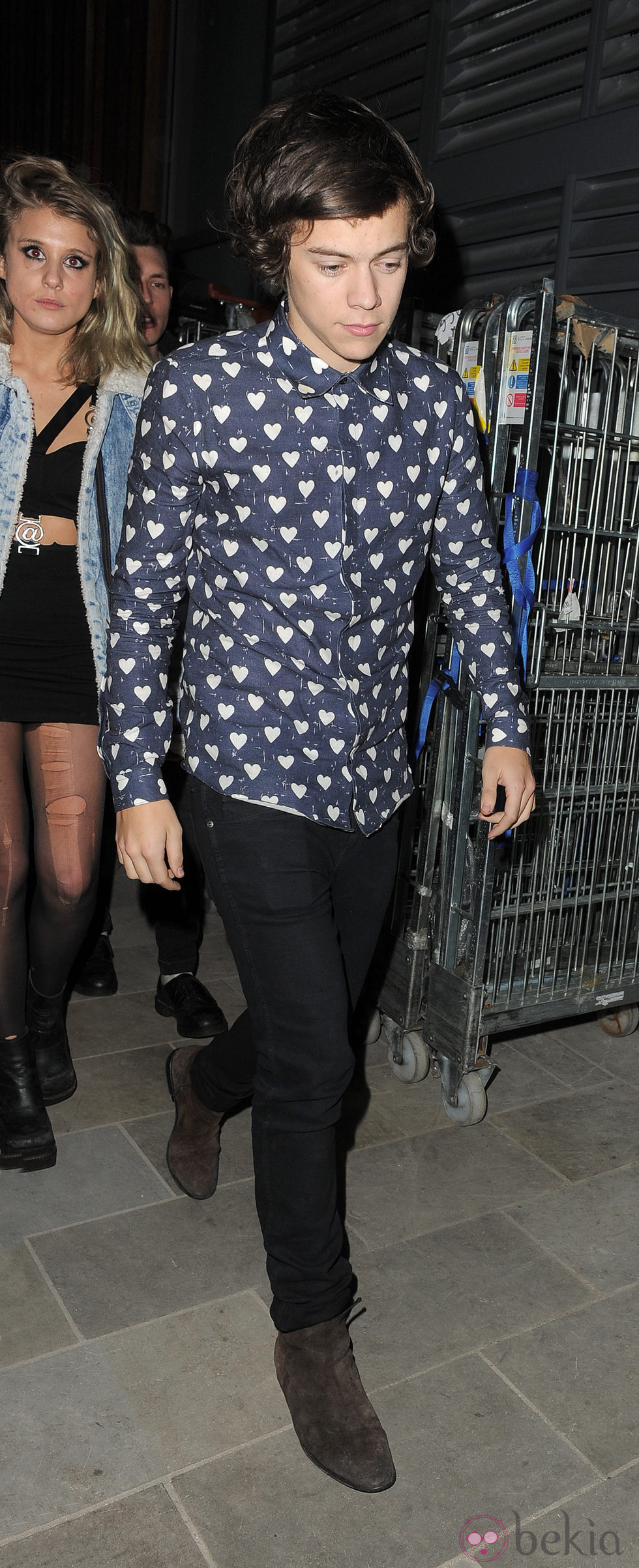 Harry Styles a la salida de su fiesta de diecinueve cumpleaños