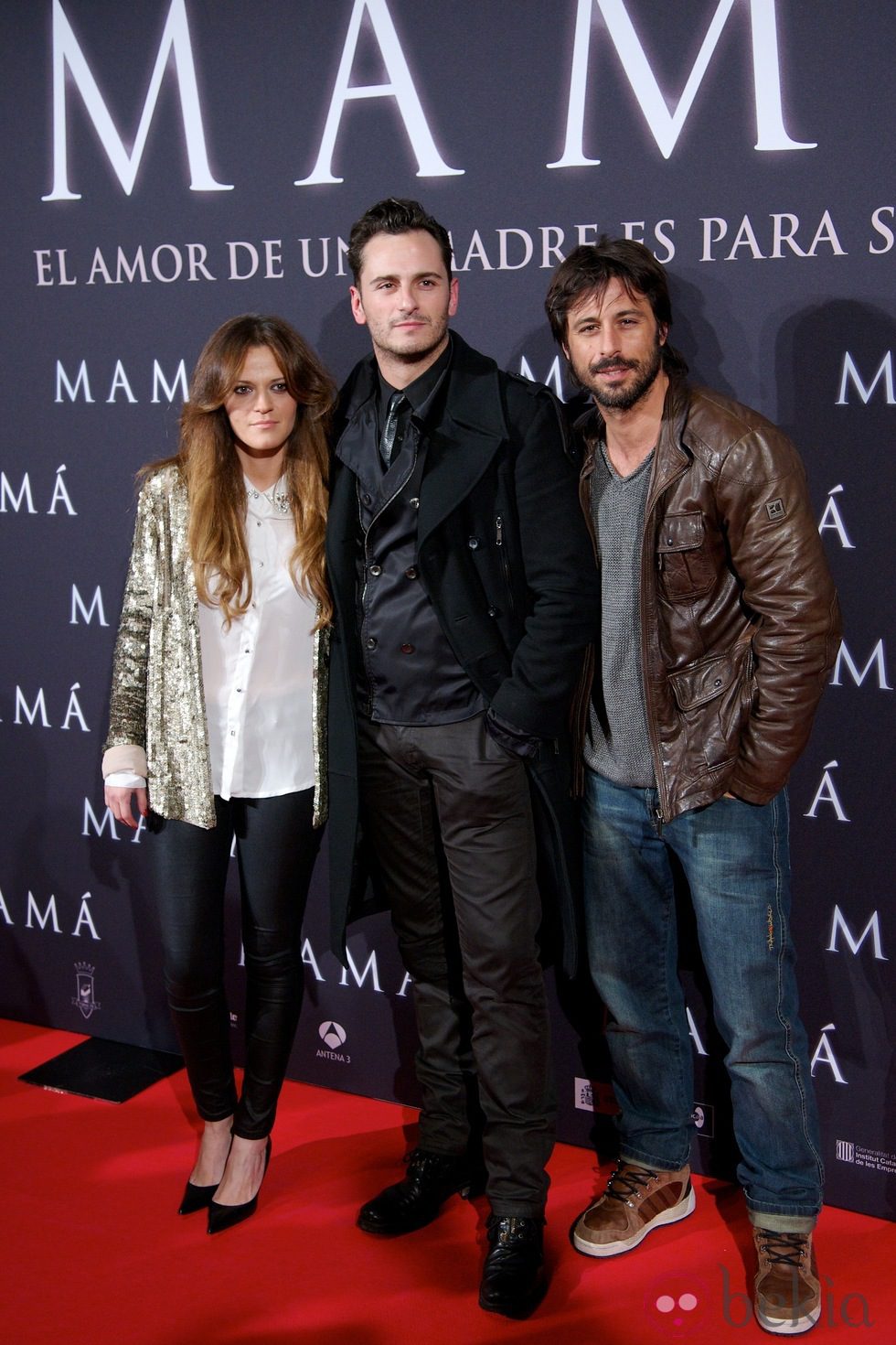 Elisabeth Ojeda, Asier Etxeandía y Hugo Silva en el estreno de 'Mamá'