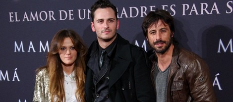 Elisabeth Ojeda, Asier Etxeandía y Hugo Silva en el estreno de 'Mamá'