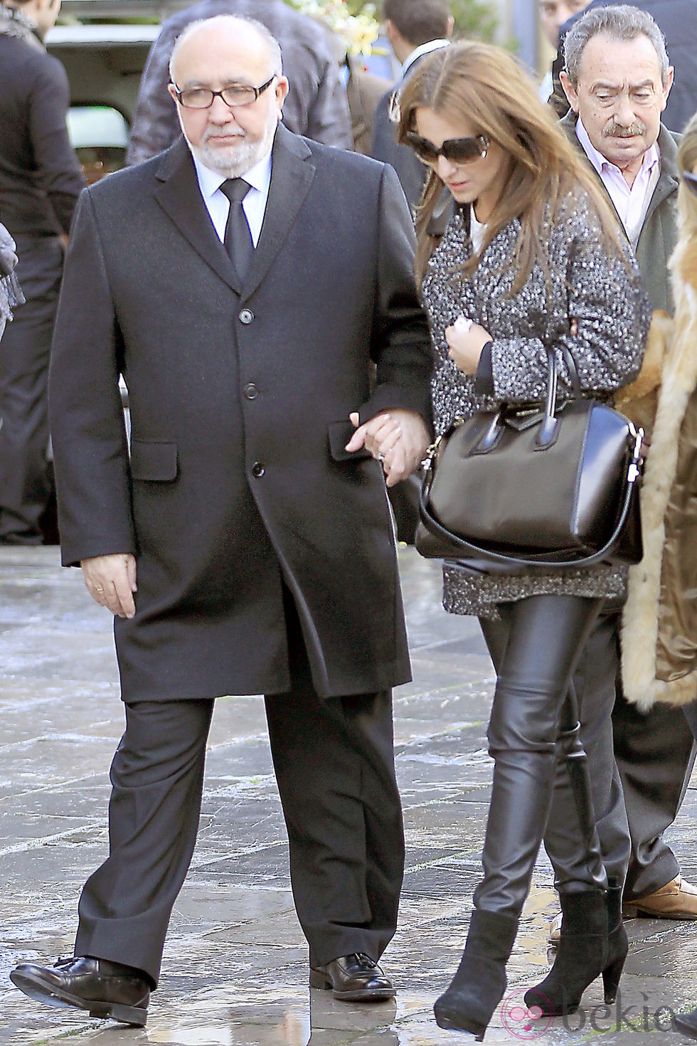 Paula Echevarría con su padre en el funeral de su abuela en Candás