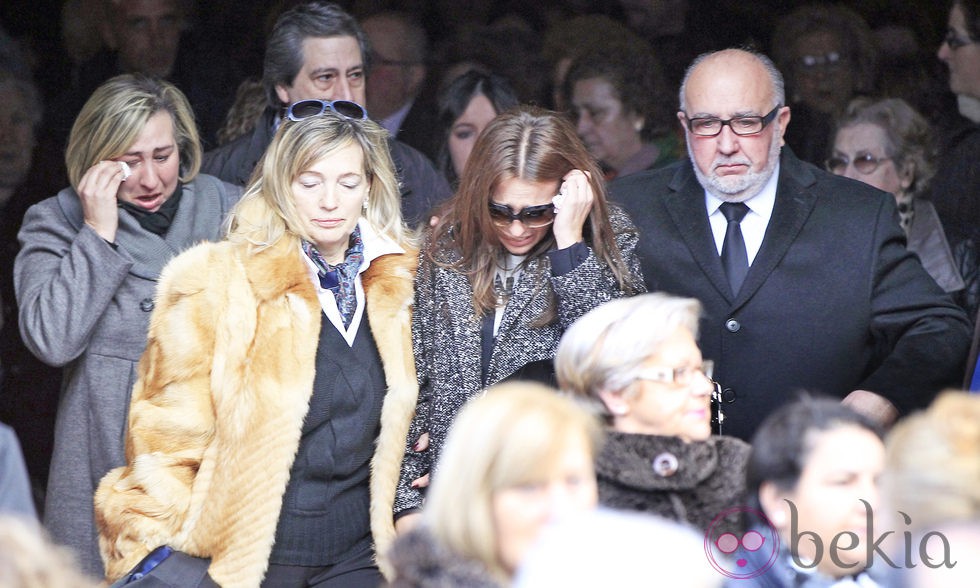 Paula Echevarría con su padres en el funeral de su abuela en Candás