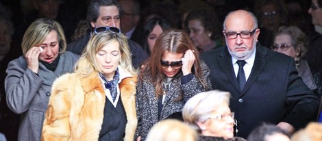 Paula Echevarría con su padres en el funeral de su abuela en Candás