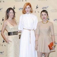 Vega Royo-Villanova, Brianda Fitz-James Stuart y Miranda Makaroff en una fiesta en Madrid