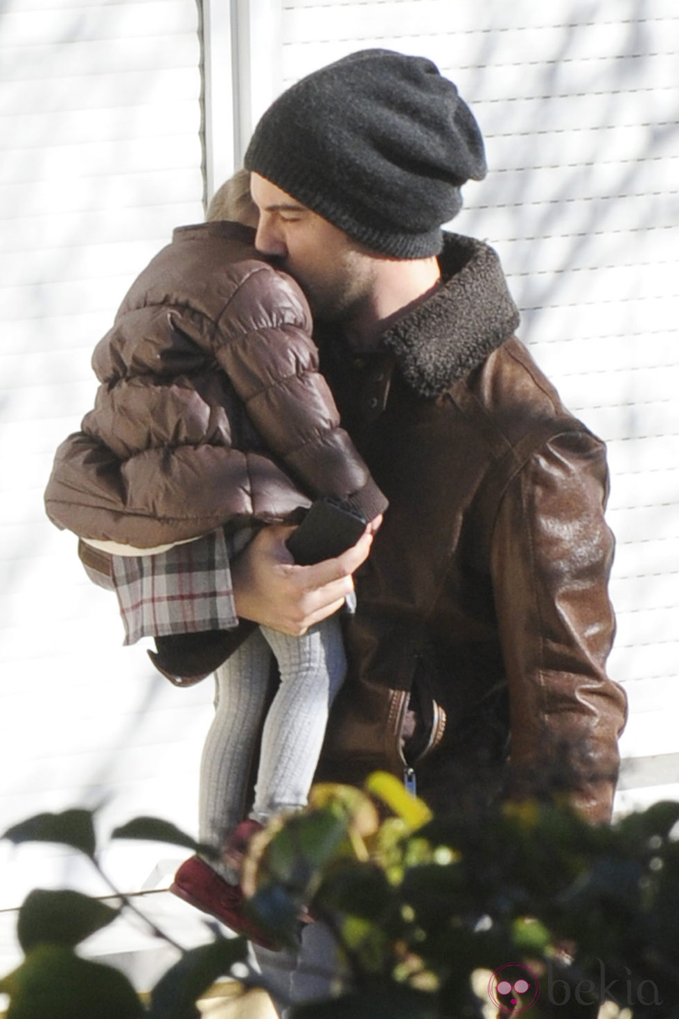 David Bisbal recoge a a su hija Ella en el colegio