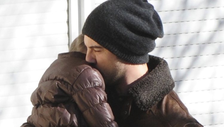 David Bisbal recoge a a su hija Ella en el colegio