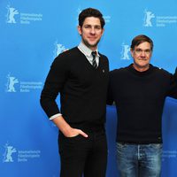 John Krasinski, Gus Van Sant y Matt Damon en la presentación de 'Tierra prometida' en la Berlinale