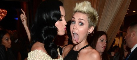 Katy Perry y Miley Cyrus en la gala pre-Grammy 2013