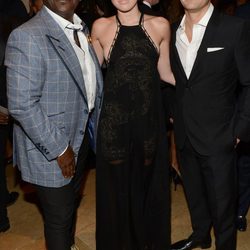 Randy Jackson, Miley Cyrus y Ryan Seacrest en la gala pre-Grammy 2013