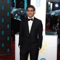 Suraj Sharma en la alfombra roja de los BAFTA 2013