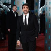 Javier Bardem posa para los fotógrafos en la alfombra roja de los BAFTA 2013