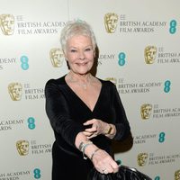 Judi Dench en la alfombra roja de los BAFTA 2013