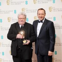 Alan Parker y Kevin Spacey en los BAFTA 2013