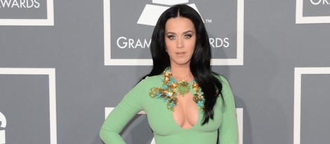 Katy Perry en la alfombra roja de los Grammy 2013