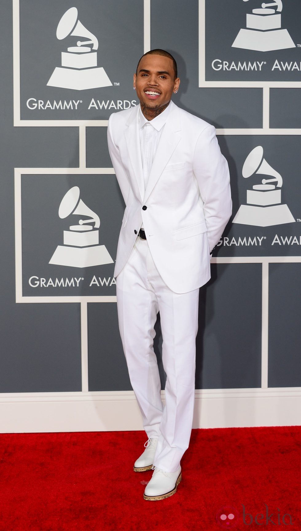 Chris Brown en la alfombra roja de los Grammy 2013