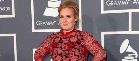 Adele en la alfombra roja de los Grammy 2013