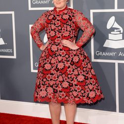 Adele en la alfombra roja de los Grammy 2013