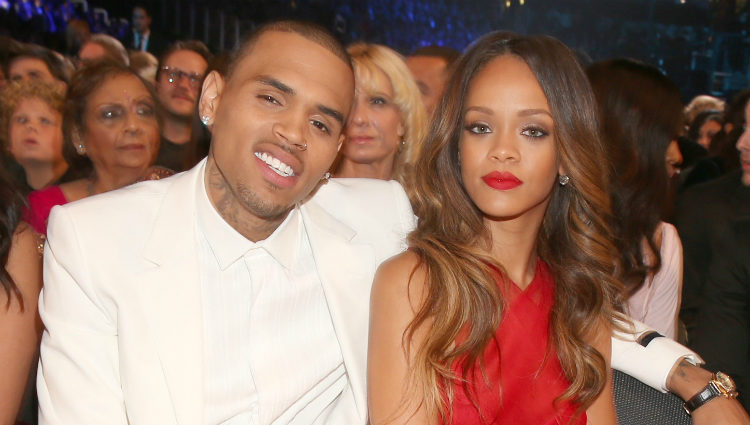 Rihanna y Chris Brown en la entrega de los Grammy 2013