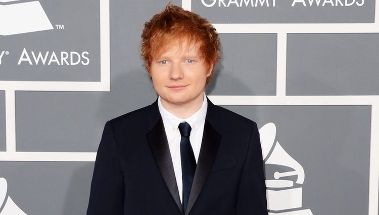 Ed Sheeran en la alfombra roja de los Grammy 2013