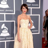 Alexa Chung en los Grammy 2013