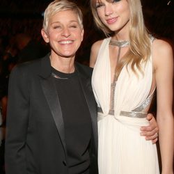 Taylor Swift y Ellen DeGeneres en los Grammy 2013